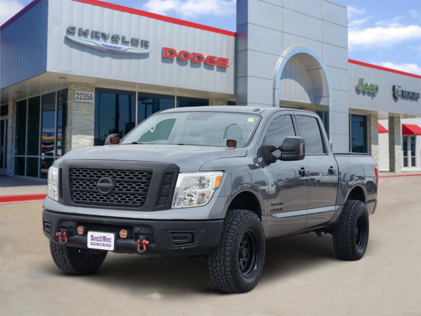 2018 Nissan TITAN SV