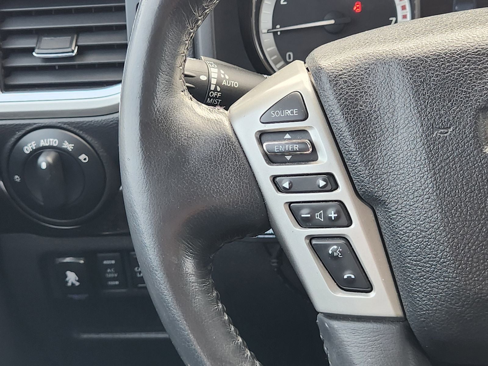 2018 Nissan TITAN SV