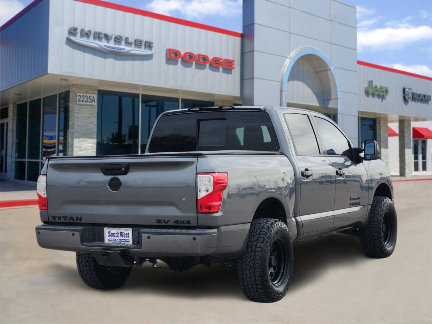 2018 Nissan TITAN SV