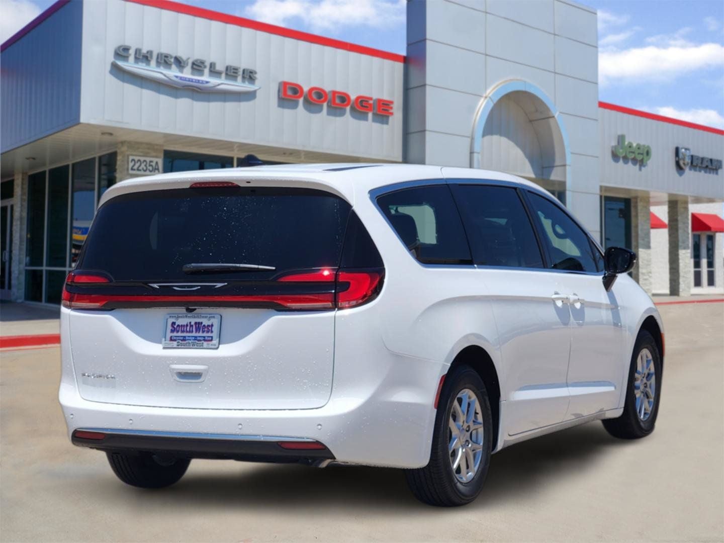 2027 Chrysler Pacifica Select