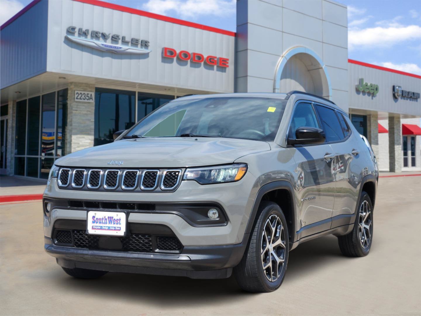 Used 2024 Jeep Compass Latitude with VIN 3C4NJDBN7RT603739 for sale in Cleburne, TX