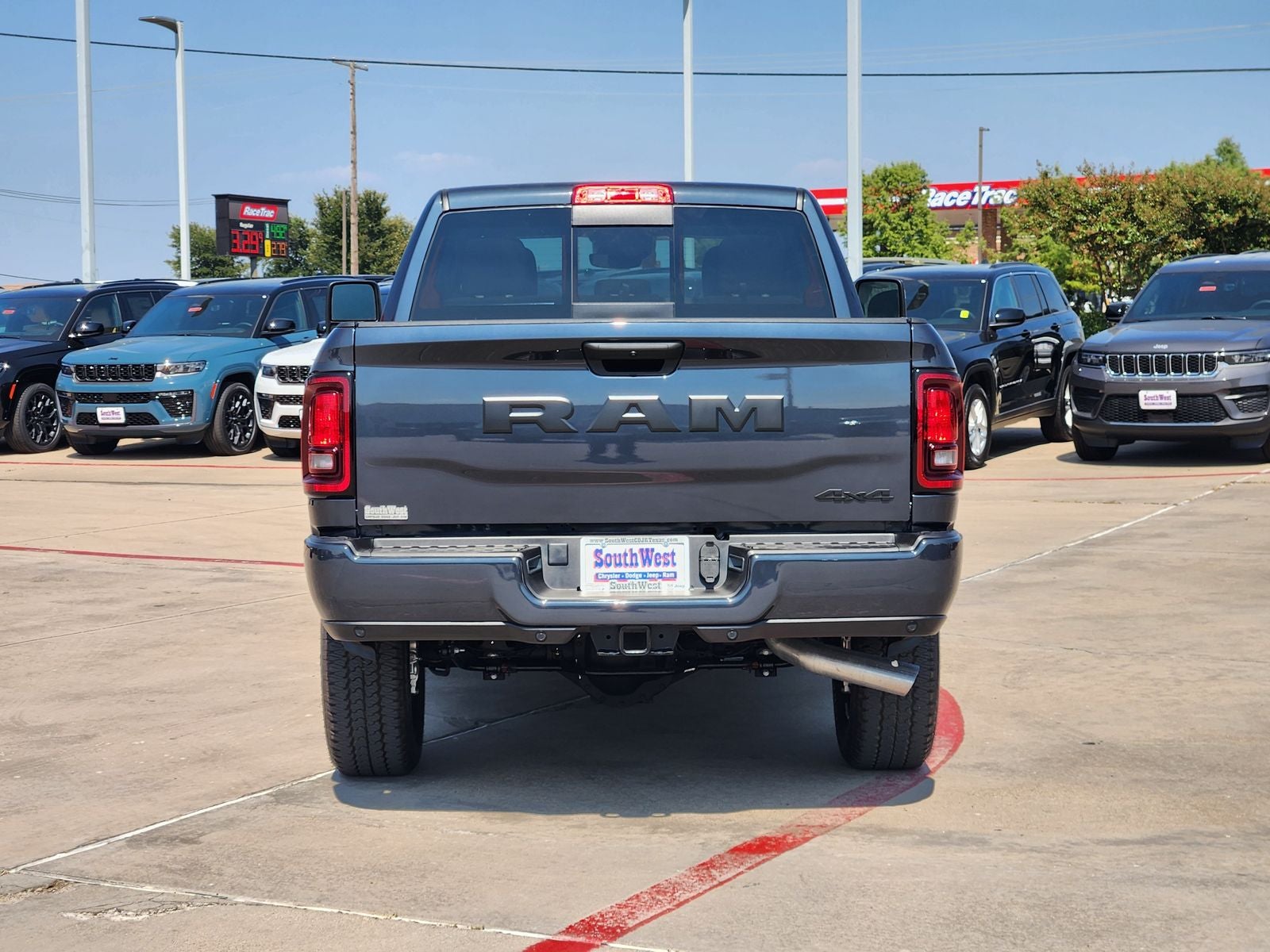 2026 RAM Ram 2500 RAM 2500 BLACK EXPRESS CREW CAB 4X4 6'4' BOX