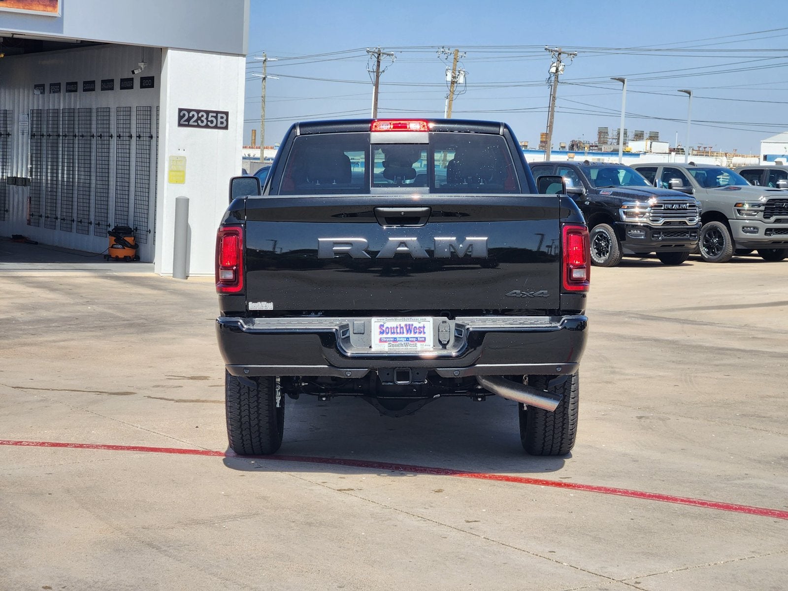 2026 RAM Ram 2500 RAM 2500 BLACK EXPRESS CREW CAB 4X4 6'4' BOX