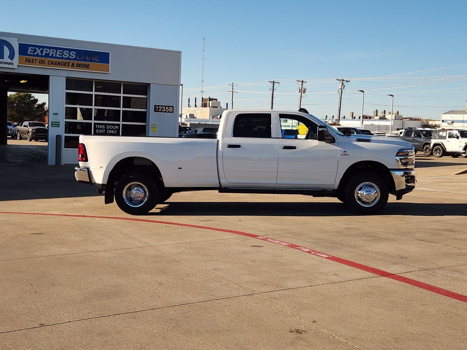 2026 RAM Ram 3500 RAM 3500 TRADESMAN CREW CAB 4X4 8' BOX