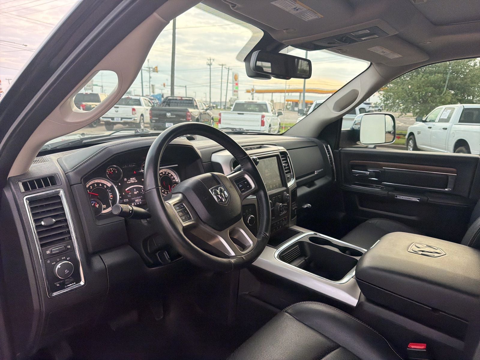 2017 RAM Ram 3500 Laramie Crew Cab 4x4 8' Box