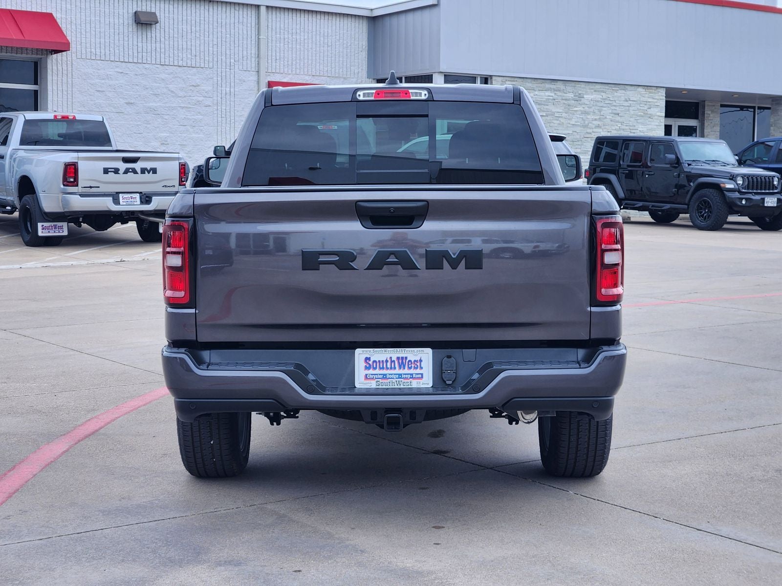 2026 RAM Ram 1500 RAM 1500 EXPRESS CREW CAB 4X2 5'7' BOX