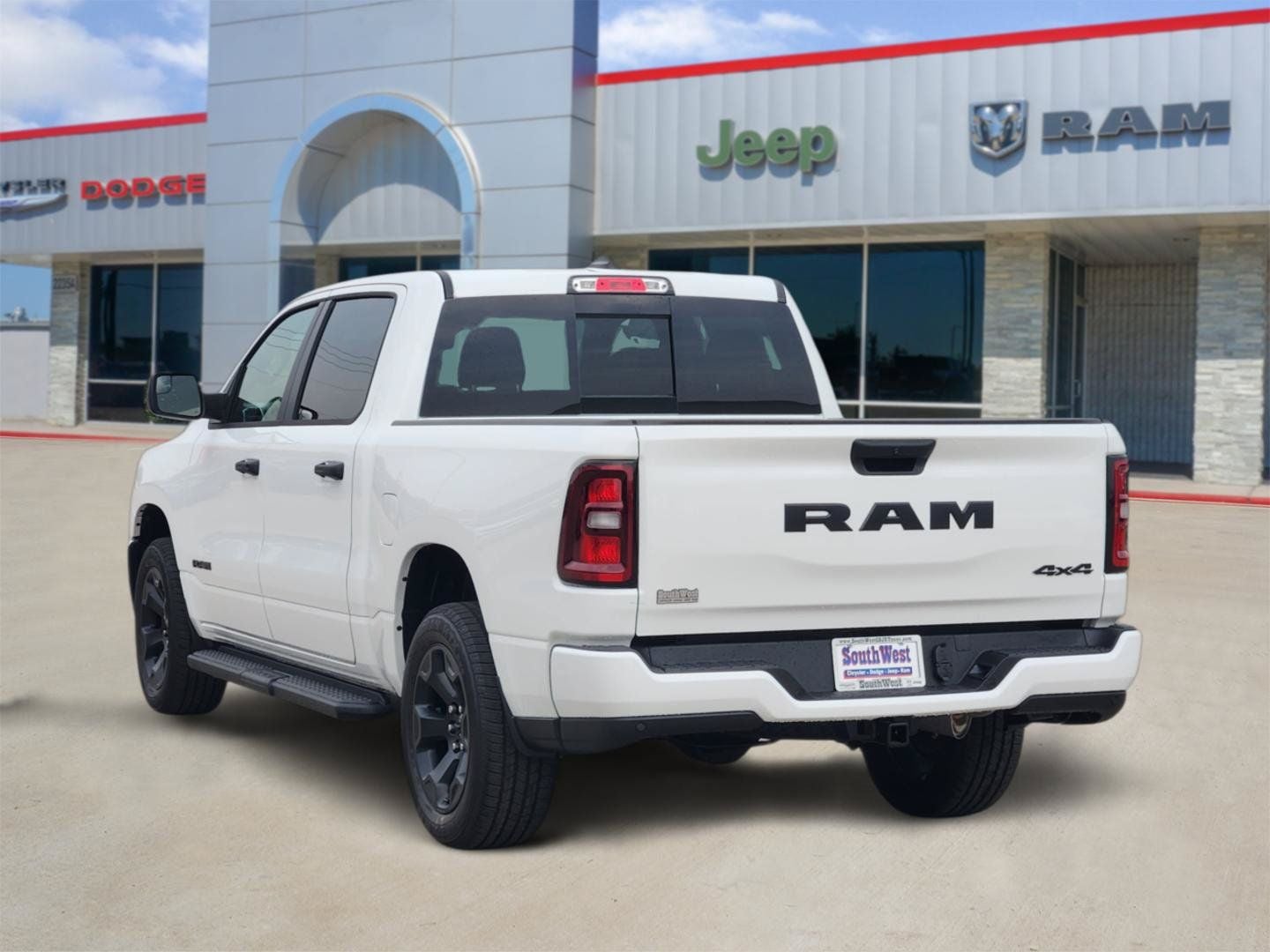 2026 RAM Ram 1500 RAM 1500 EXPRESS CREW CAB 4X4 5'7' BOX