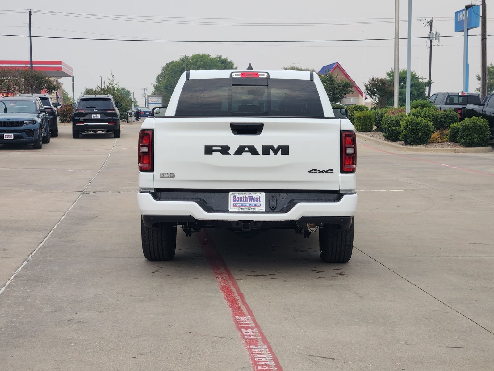 2026 RAM Ram 1500 RAM 1500 EXPRESS CREW CAB 4X4 5'7' BOX