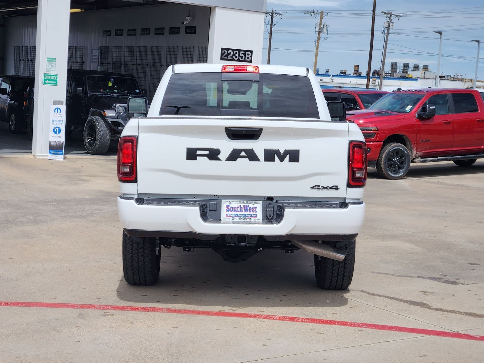 2026 RAM Ram 2500 RAM 2500 BLACK EXPRESS CREW CAB 4X4 6'4' BOX