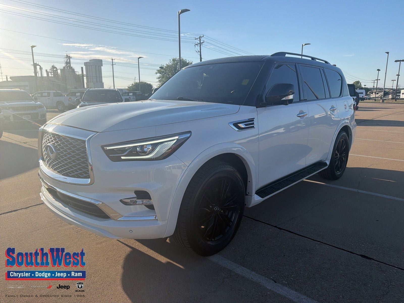 2021 INFINITI QX80's photo