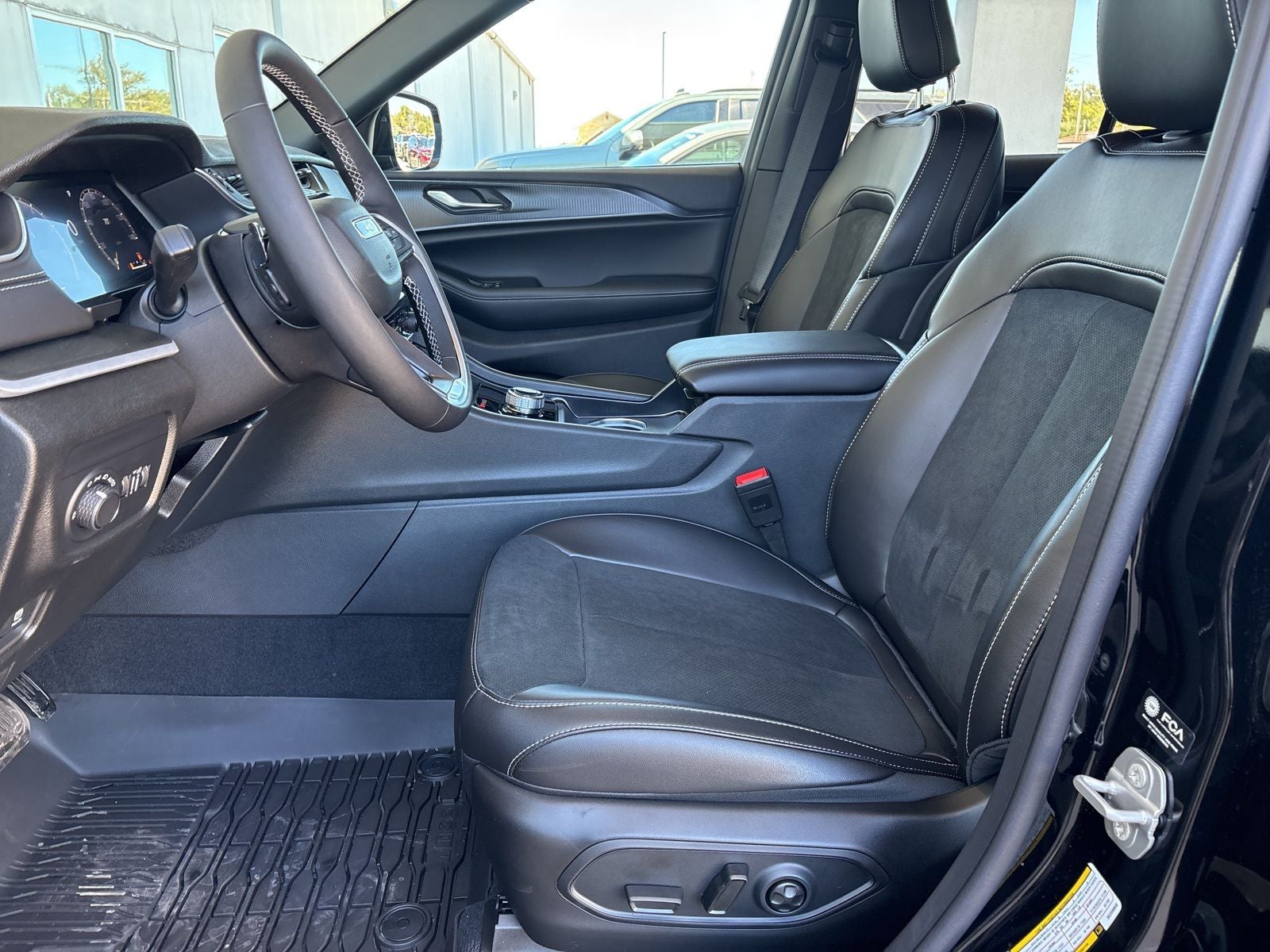 2025 Jeep Grand Cherokee GRAND CHEROKEE ALTITUDE 4X2