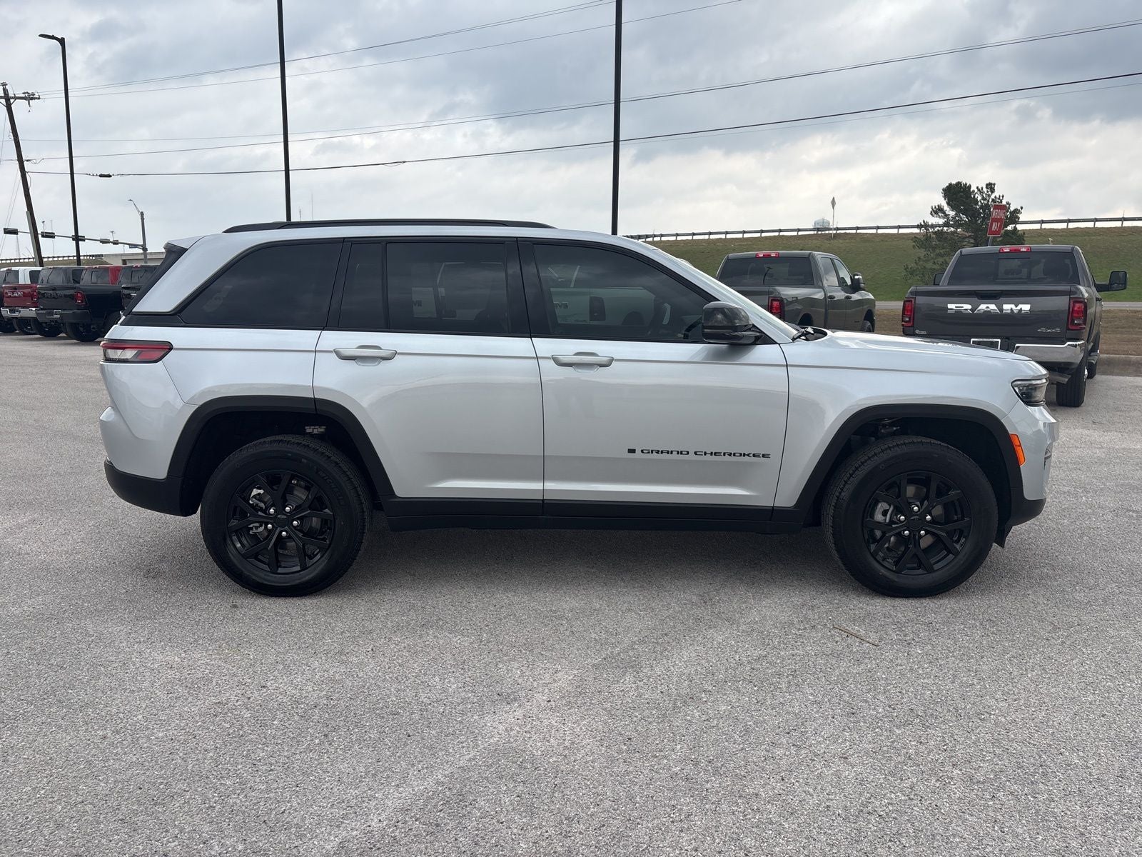 2025 Jeep Grand Cherokee GRAND CHEROKEE ALTITUDE X 4X2