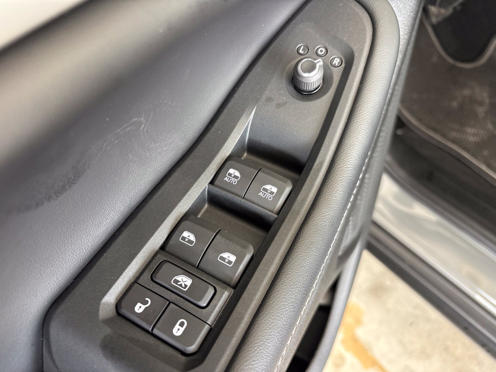 2027 Jeep Grand Cherokee Laredo Altitude