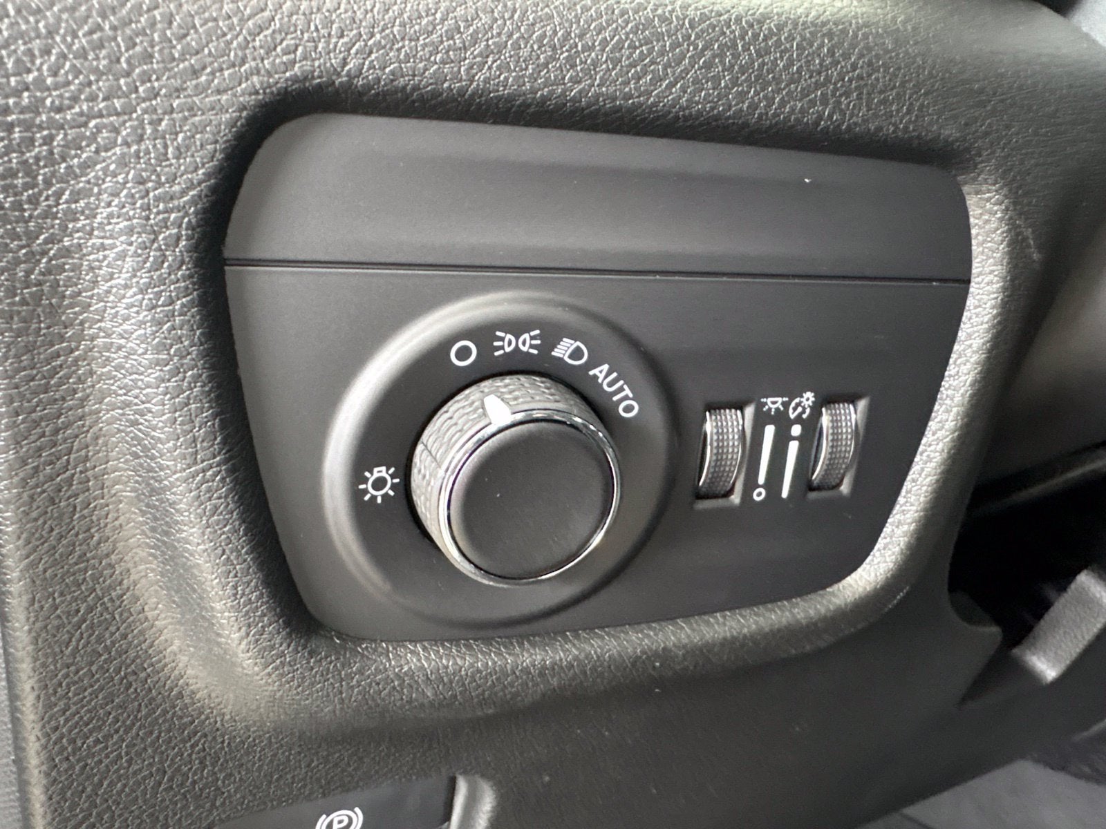 2027 Jeep Grand Cherokee Laredo Altitude
