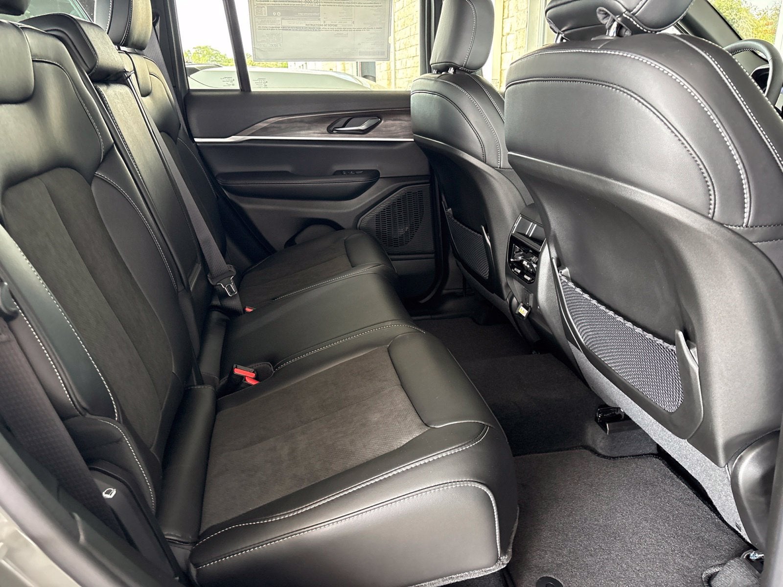 2027 Jeep Grand Cherokee Laredo Altitude
