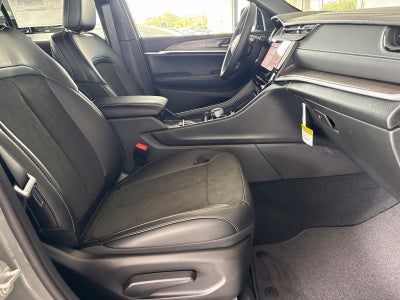 2027 Jeep Grand Cherokee Laredo Altitude