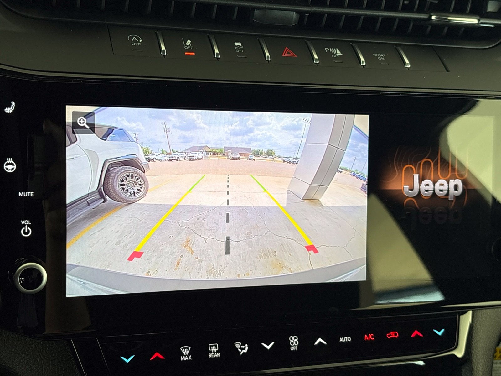 2027 Jeep Grand Cherokee Laredo Altitude