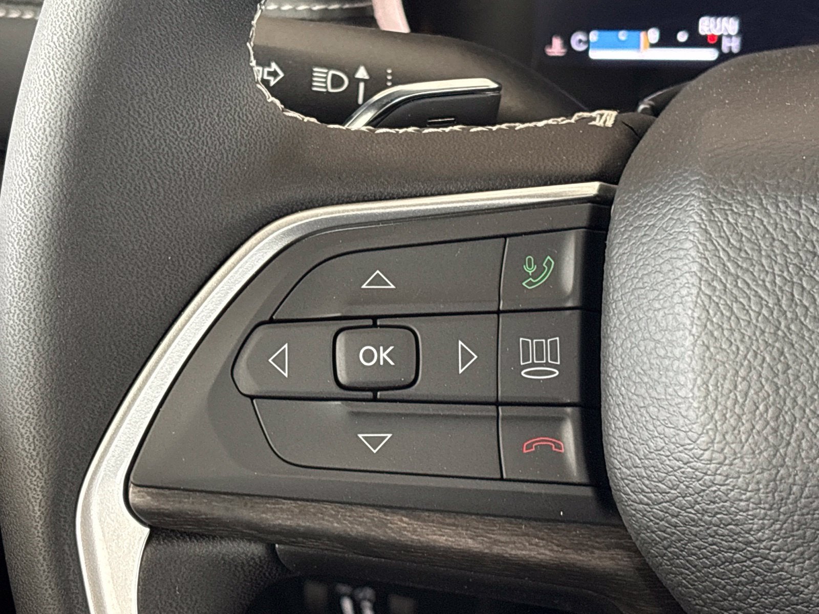 2027 Jeep Grand Cherokee Laredo Altitude