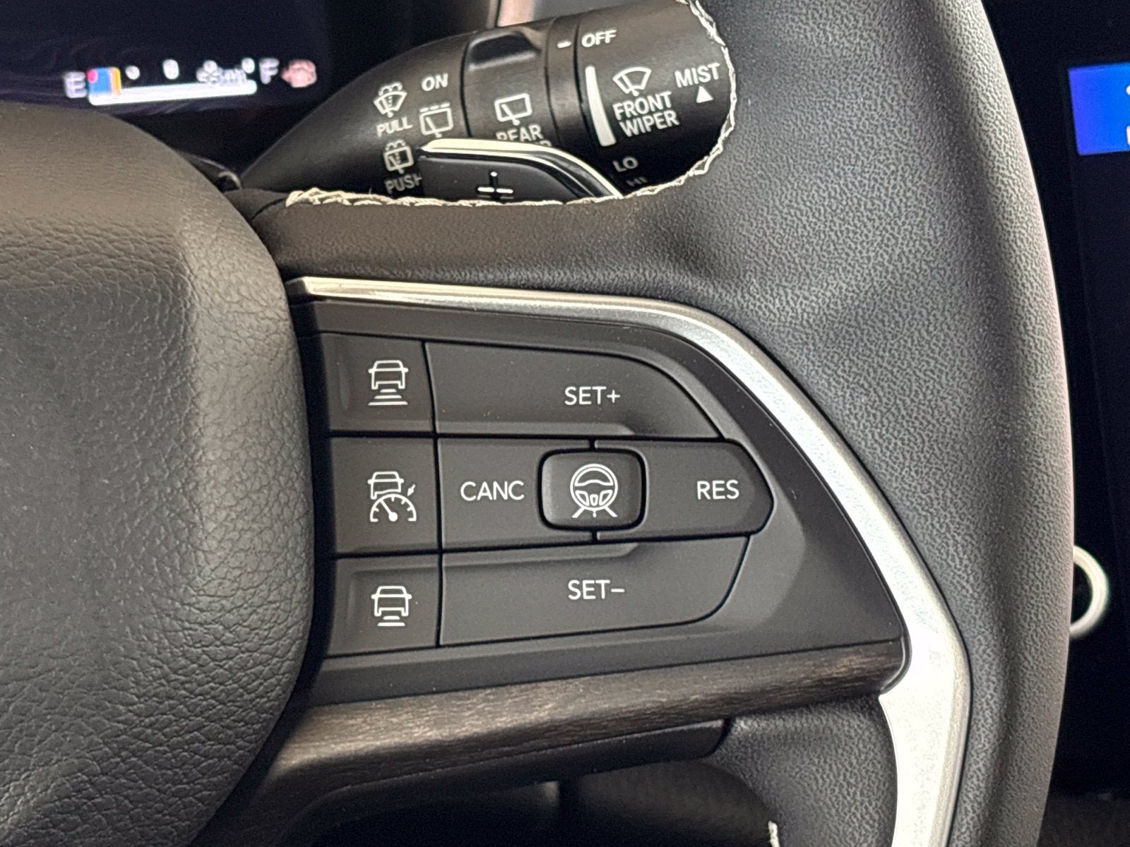 2027 Jeep Grand Cherokee Laredo Altitude