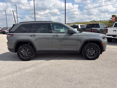 2027 Jeep Grand Cherokee Laredo Altitude