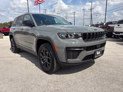2027 Jeep Grand Cherokee Laredo Altitude