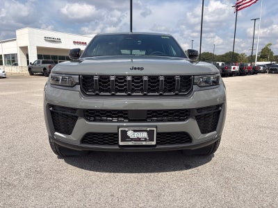 2027 Jeep Grand Cherokee Laredo Altitude