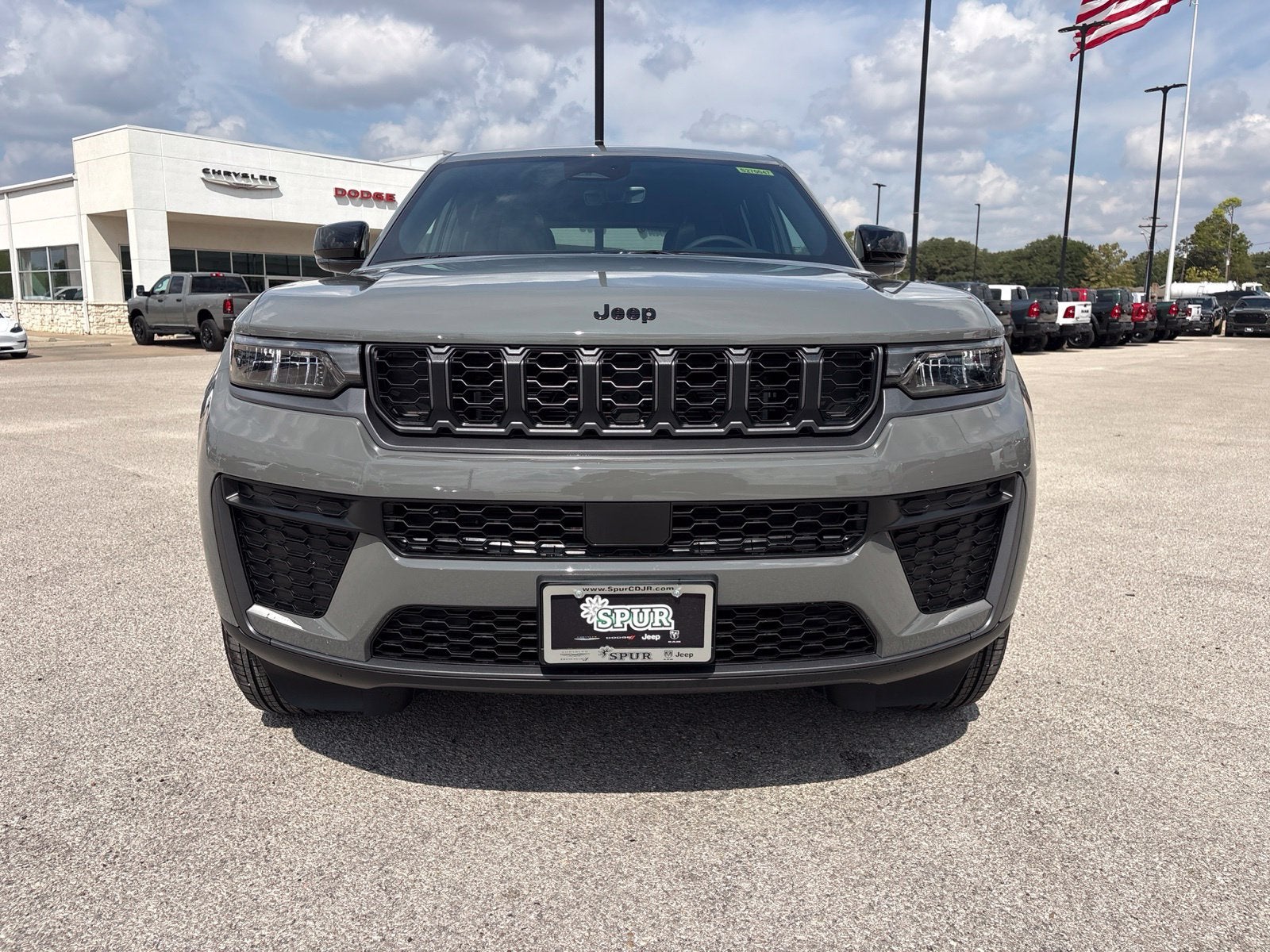2027 Jeep Grand Cherokee Laredo Altitude