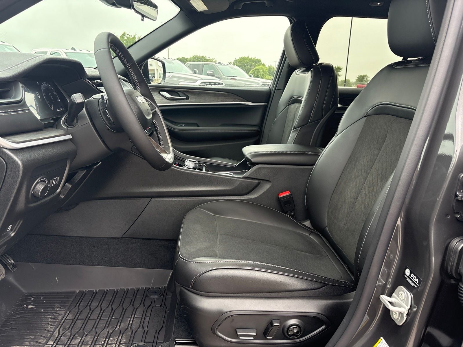 2026 Jeep Grand Cherokee GRAND CHEROKEE LAREDO ALTITUDE 4X2