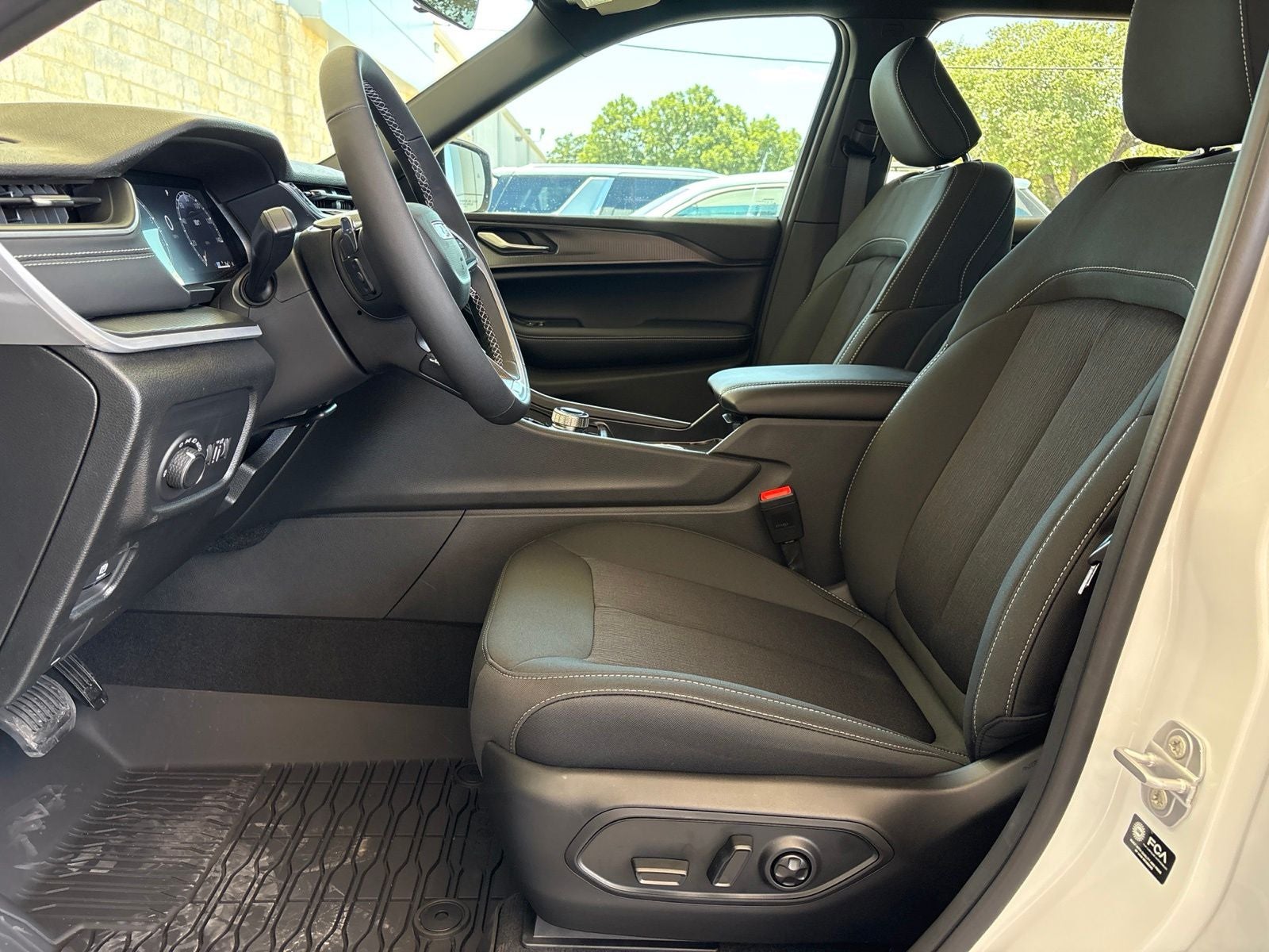 2026 Jeep Grand Cherokee L GRAND CHEROKEE L LAREDO X 4X2