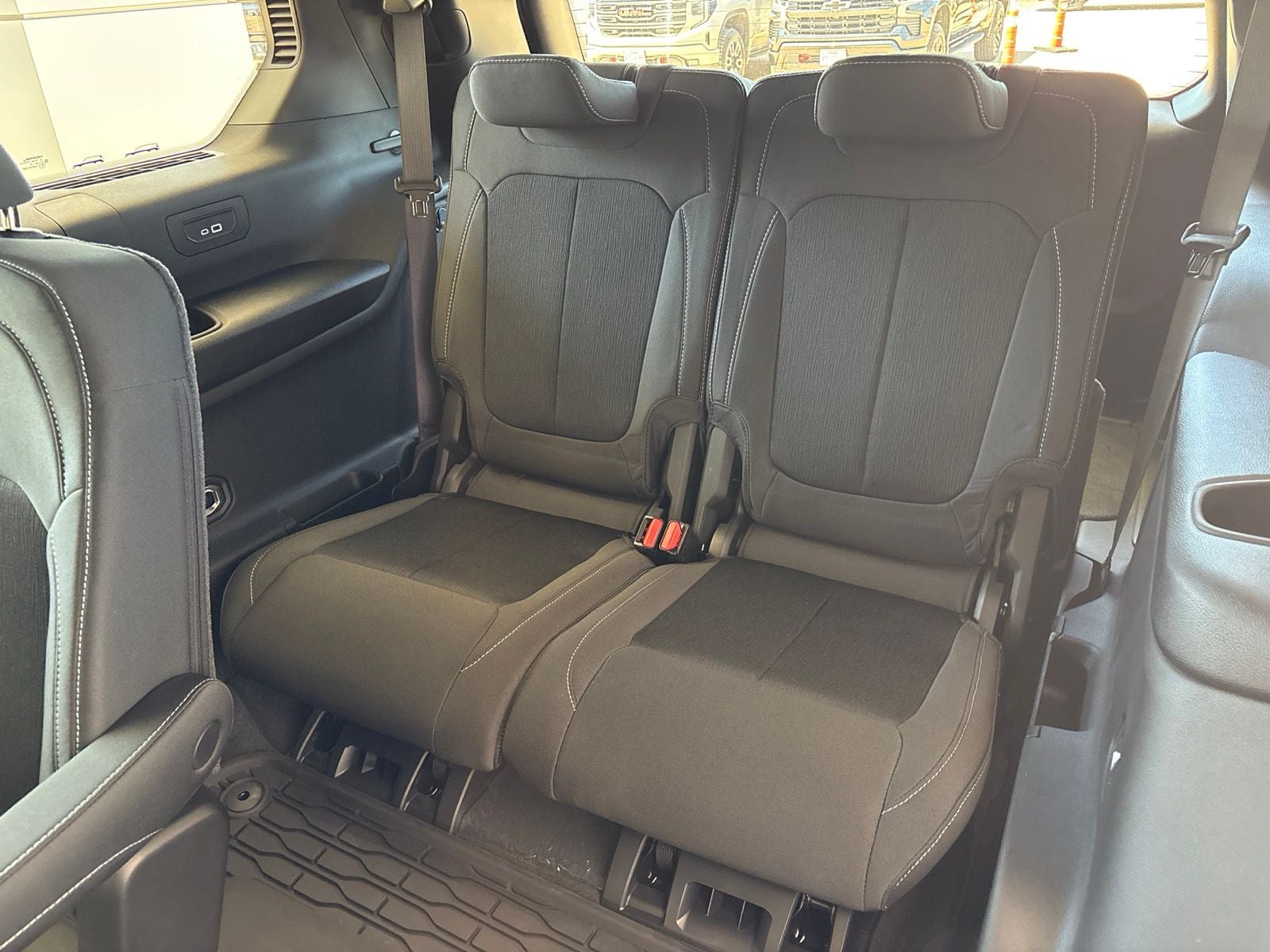 2026 Jeep Grand Cherokee L GRAND CHEROKEE L LAREDO X 4X2