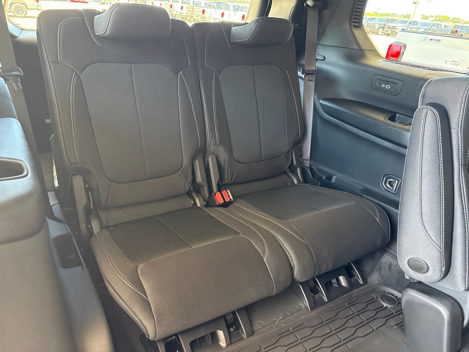 2026 Jeep Grand Cherokee L GRAND CHEROKEE L LAREDO X 4X2