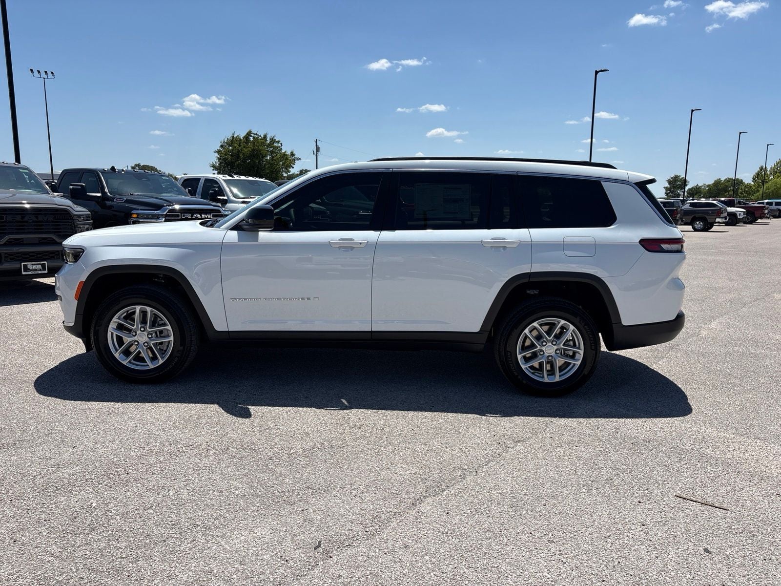 2026 Jeep Grand Cherokee L GRAND CHEROKEE L LAREDO X 4X2