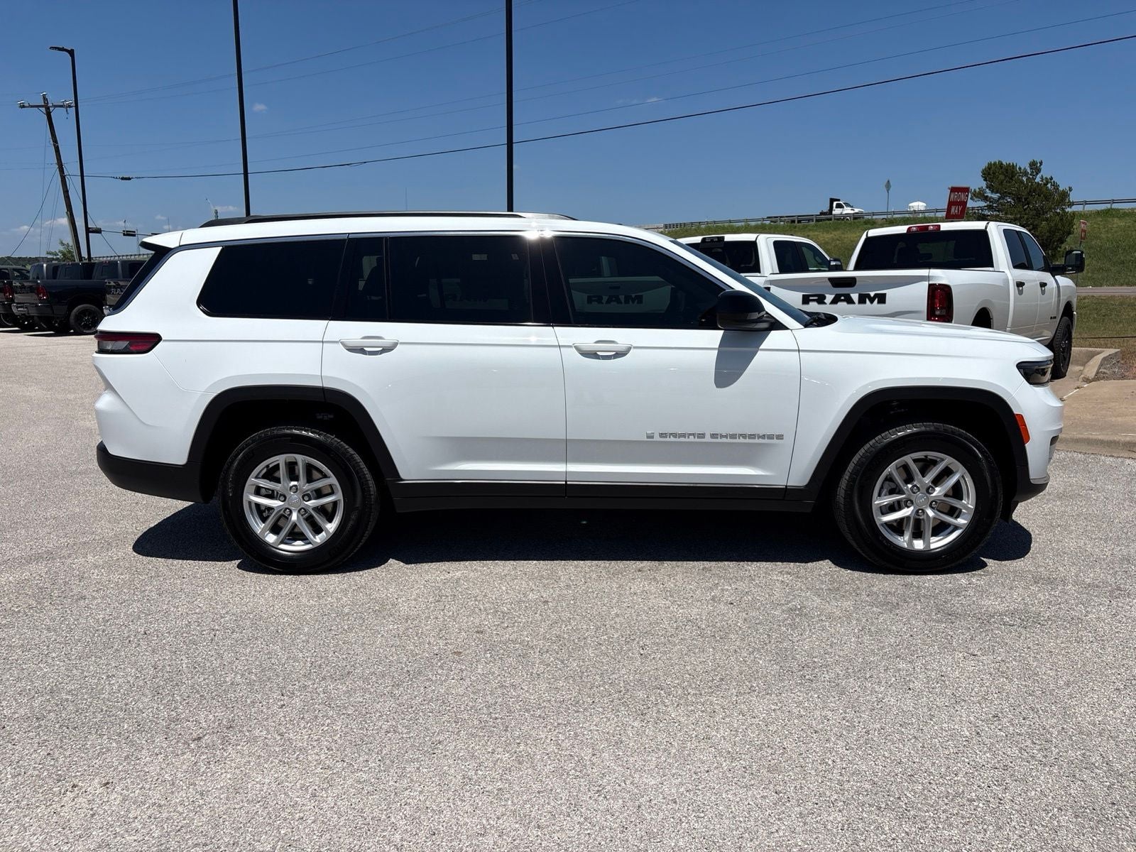 2026 Jeep Grand Cherokee L GRAND CHEROKEE L LAREDO X 4X2