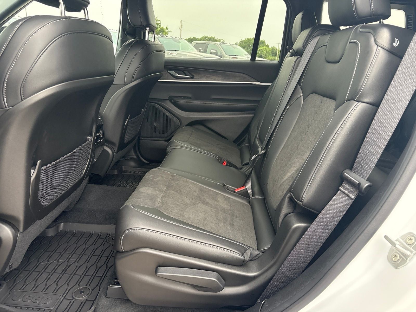 2026 Jeep Grand Cherokee L GRAND CHEROKEE L LAREDO ALTITUDE 4X2