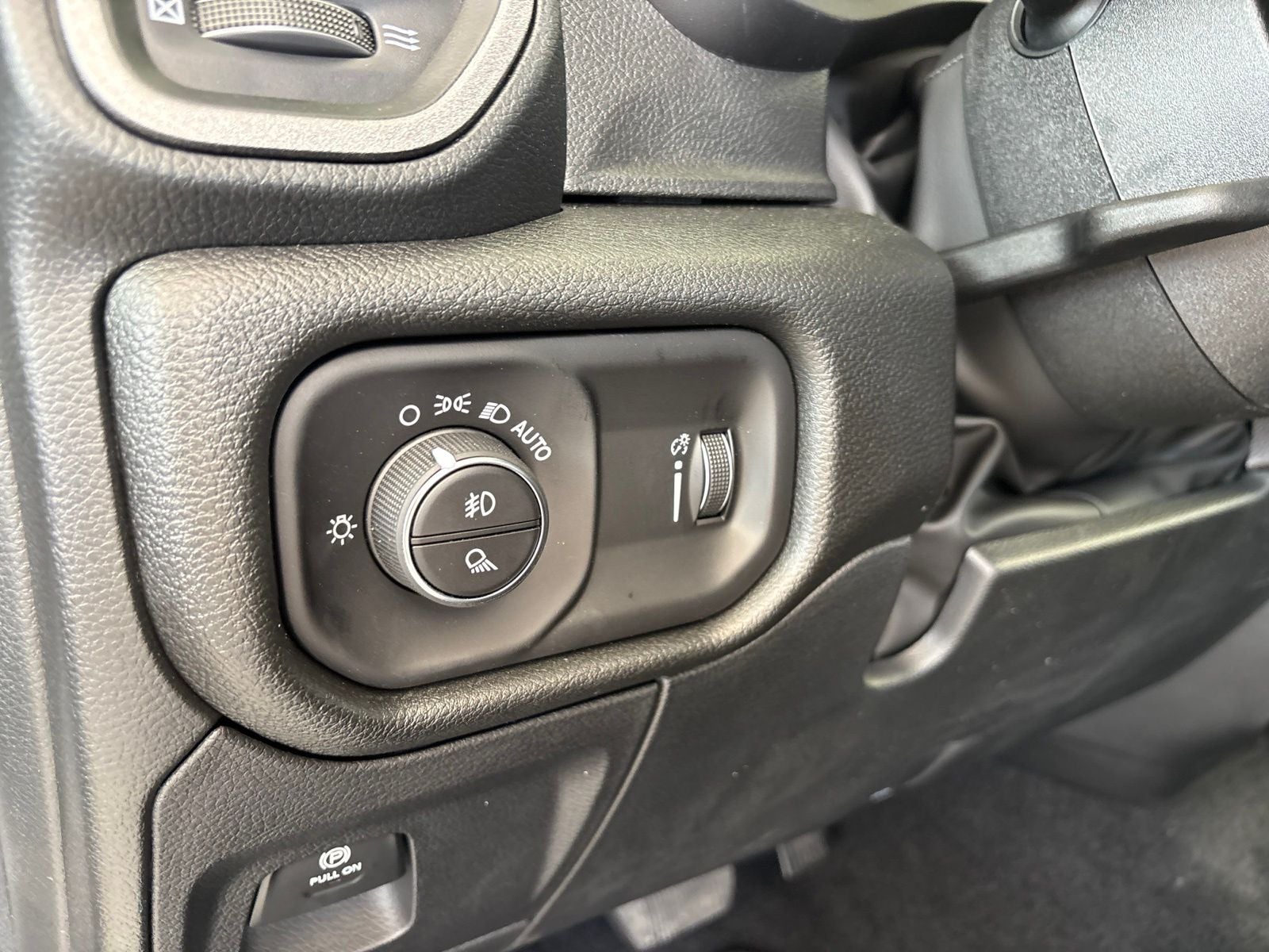 2026 RAM Ram 1500 RAM 1500 EXPRESS QUAD CAB 4X2 6'4' BOX