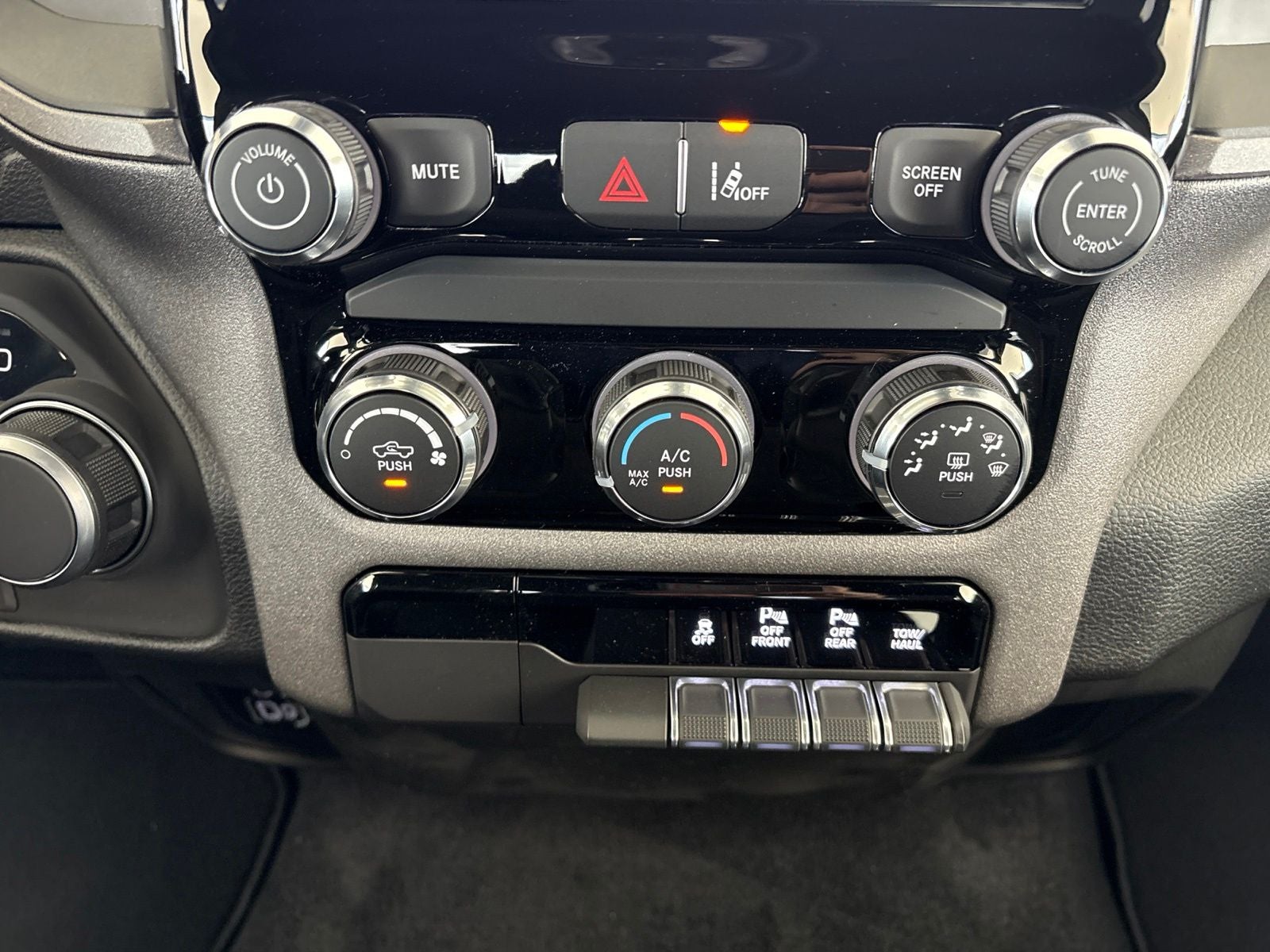 2026 RAM Ram 1500 RAM 1500 EXPRESS QUAD CAB 4X2 6'4' BOX