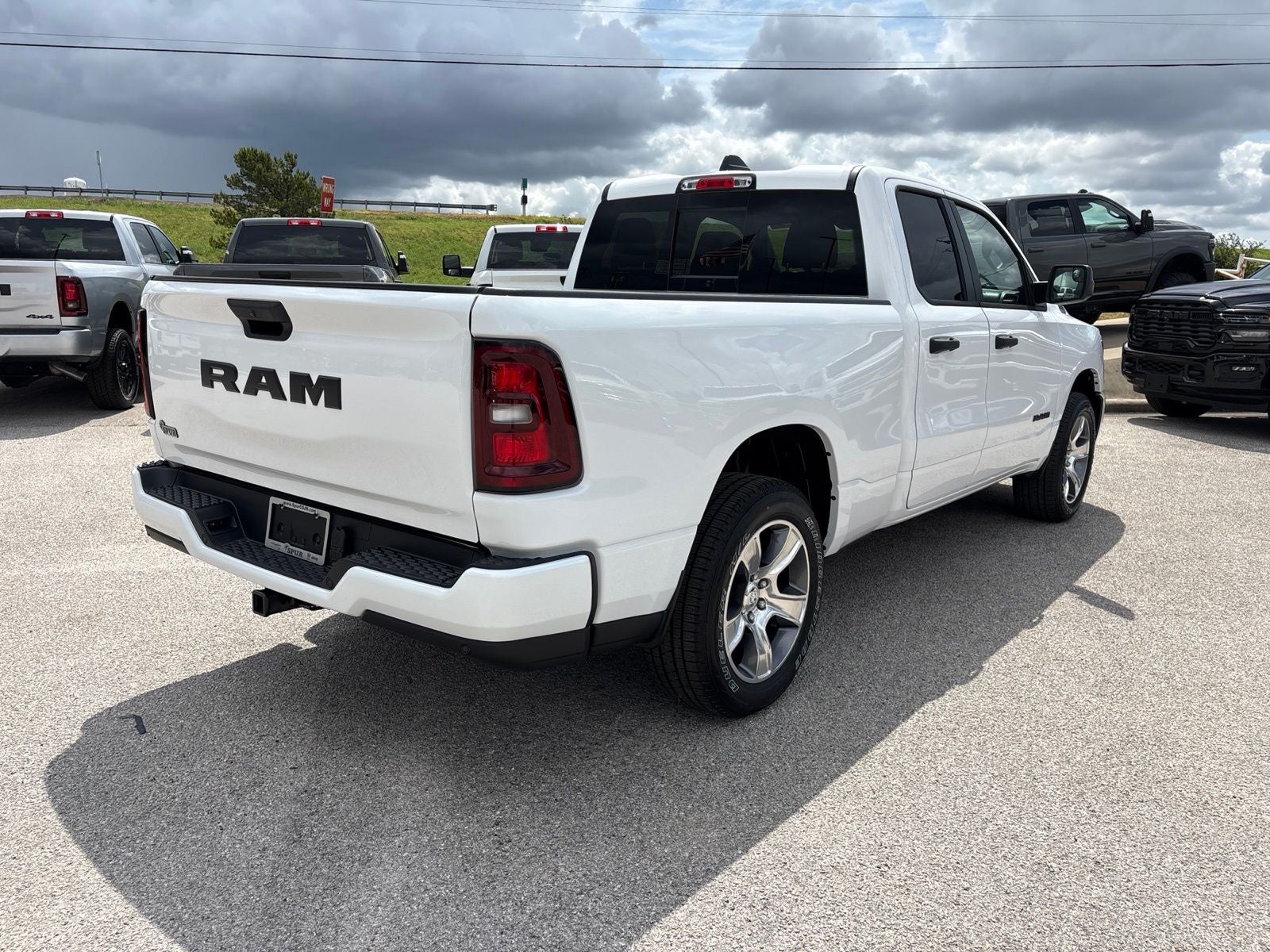 2026 RAM Ram 1500 RAM 1500 EXPRESS QUAD CAB 4X2 6'4' BOX