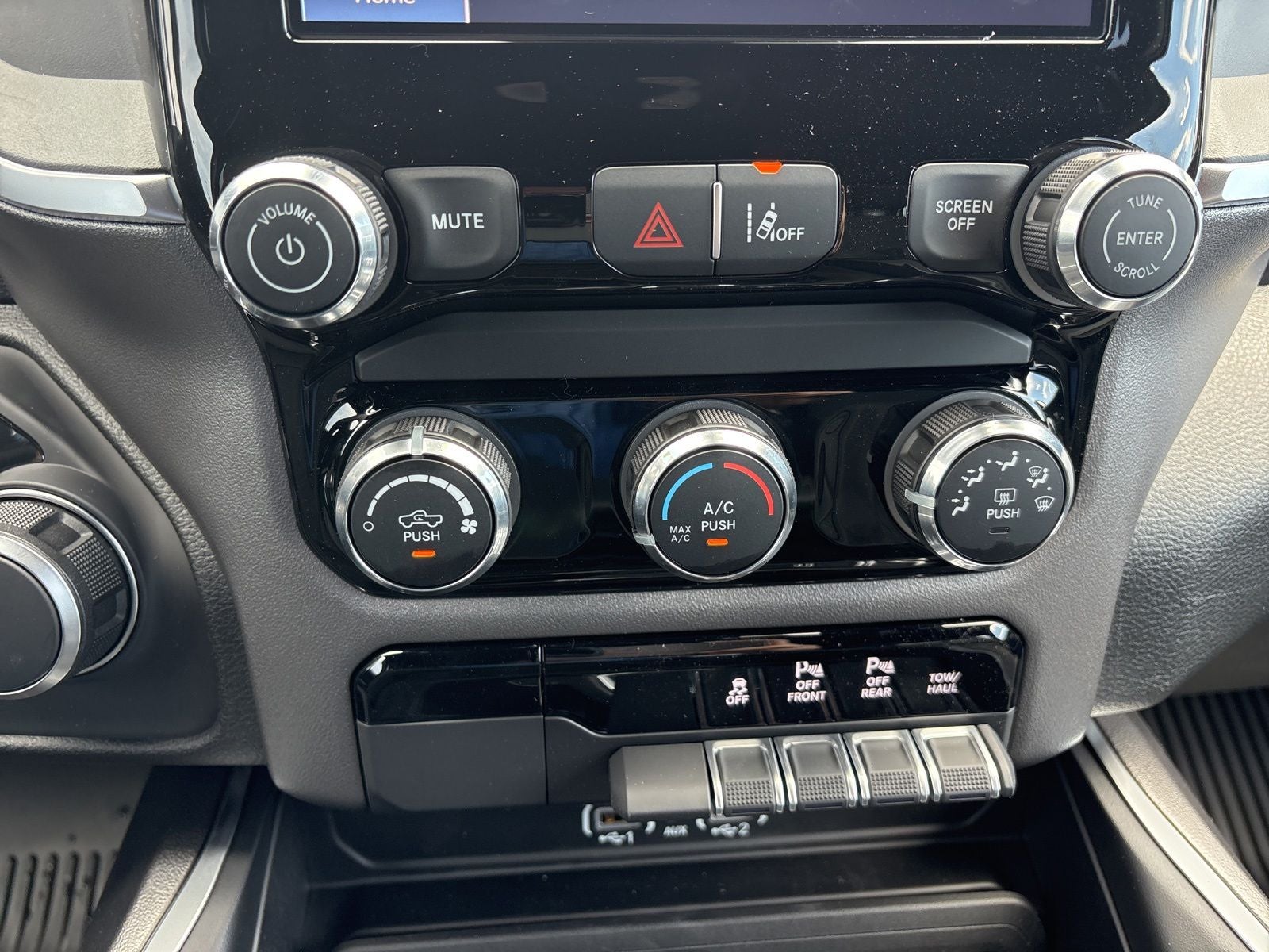2026 RAM Ram 1500 RAM 1500 EXPRESS CREW CAB 4X4 5'7' BOX