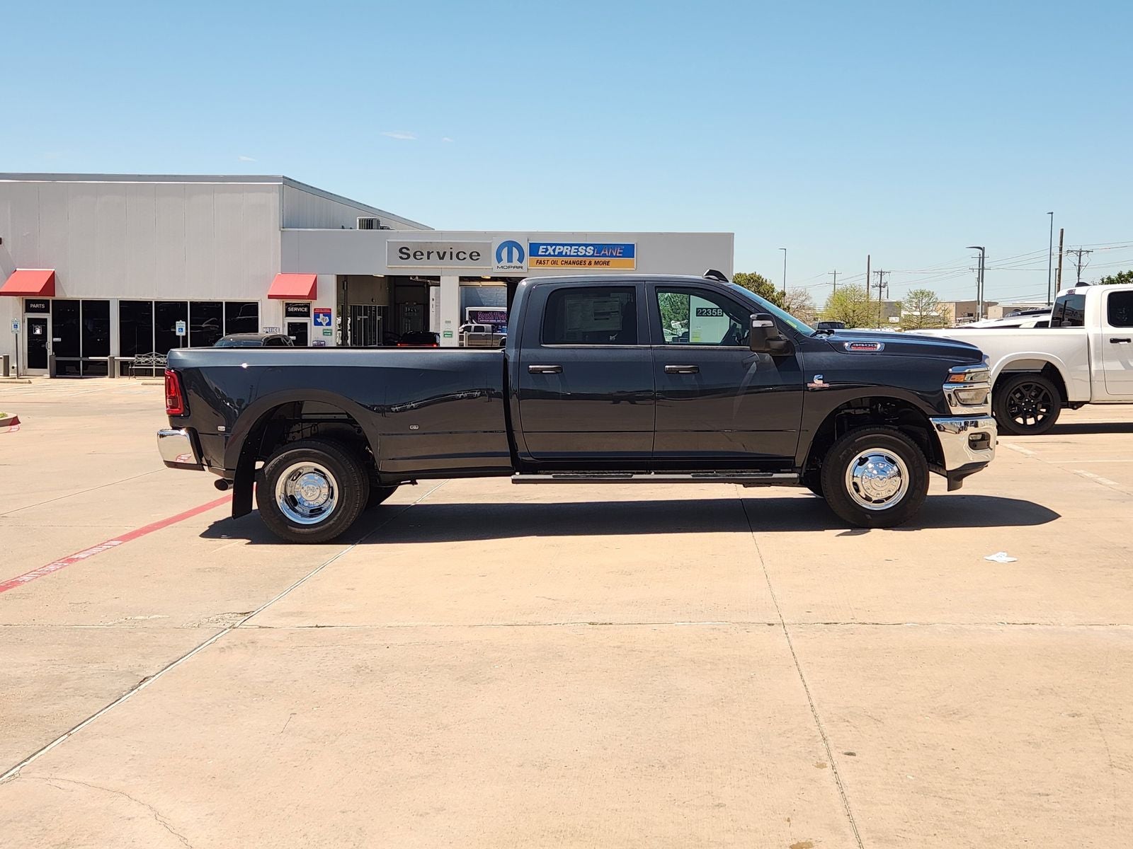 2026 RAM Ram 3500 RAM 3500 TRADESMAN CREW CAB 4X4 8' BOX