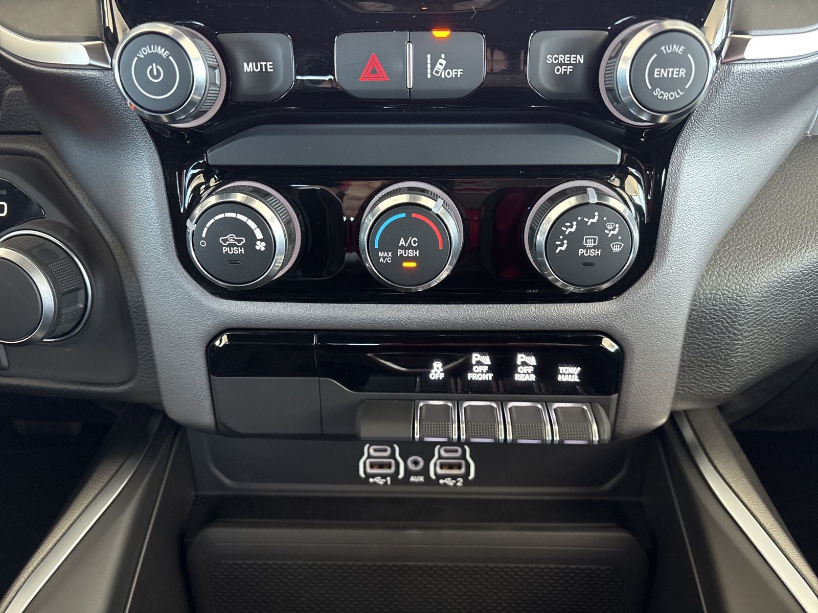 2026 RAM Ram 1500 RAM 1500 EXPRESS CREW CAB 4X4 5'7' BOX