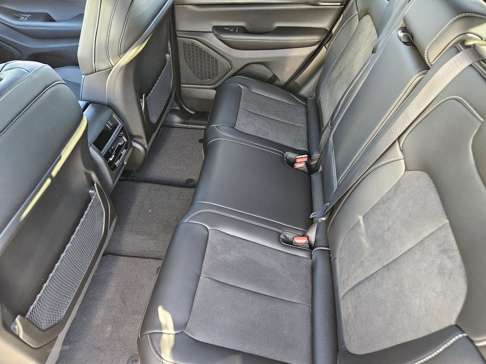 2025 Jeep Grand Cherokee GRAND CHEROKEE ALTITUDE 4X2