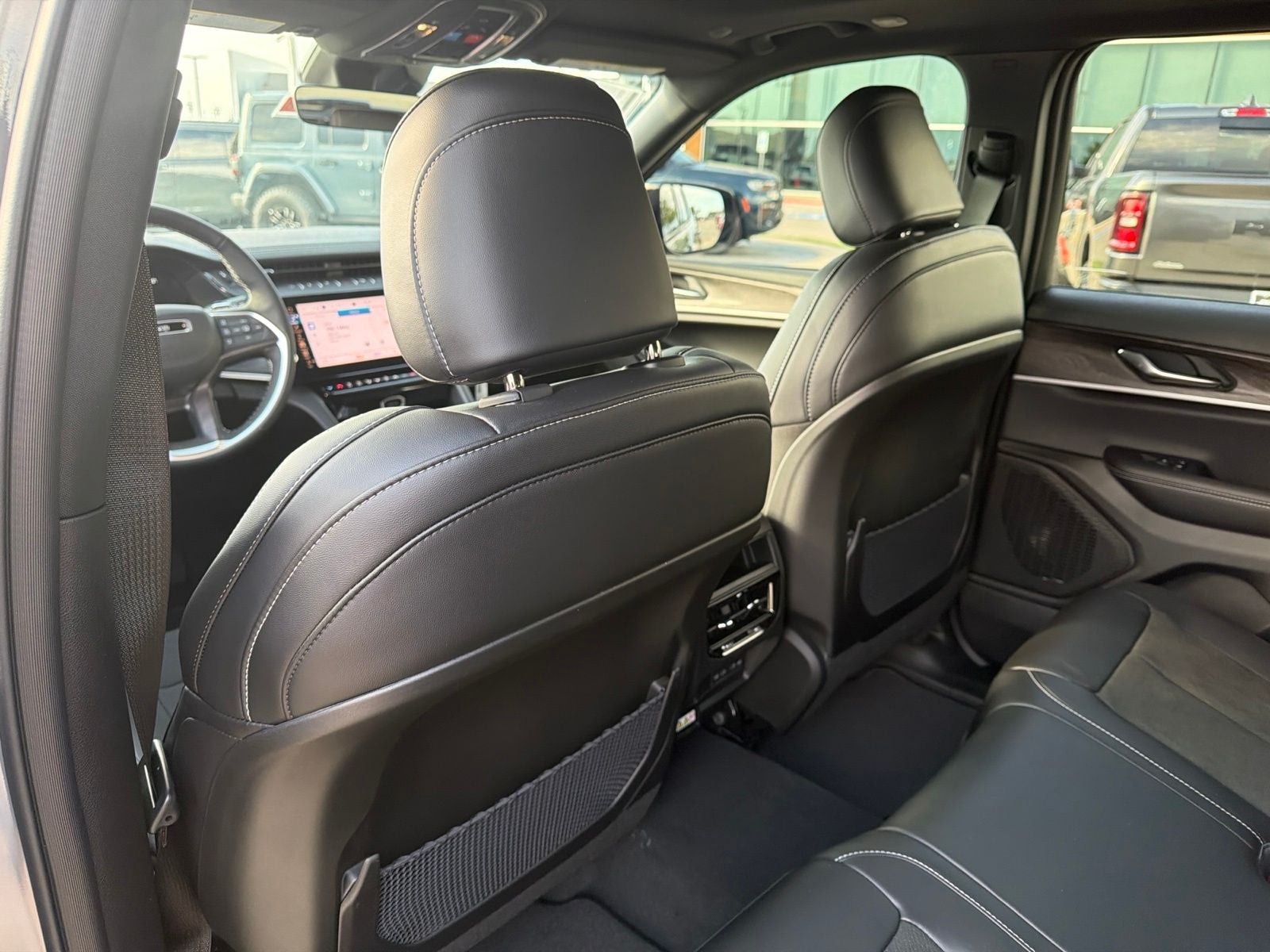 2027 Jeep Grand Cherokee Laredo Altitude