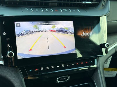 2027 Jeep Grand Cherokee Laredo Altitude
