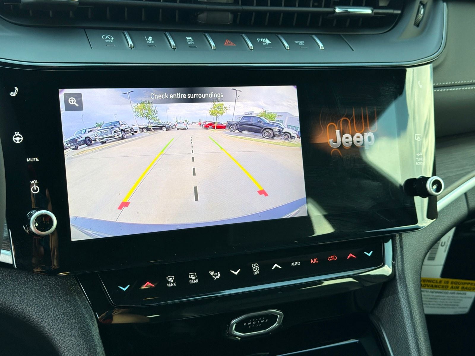 2027 Jeep Grand Cherokee Laredo Altitude