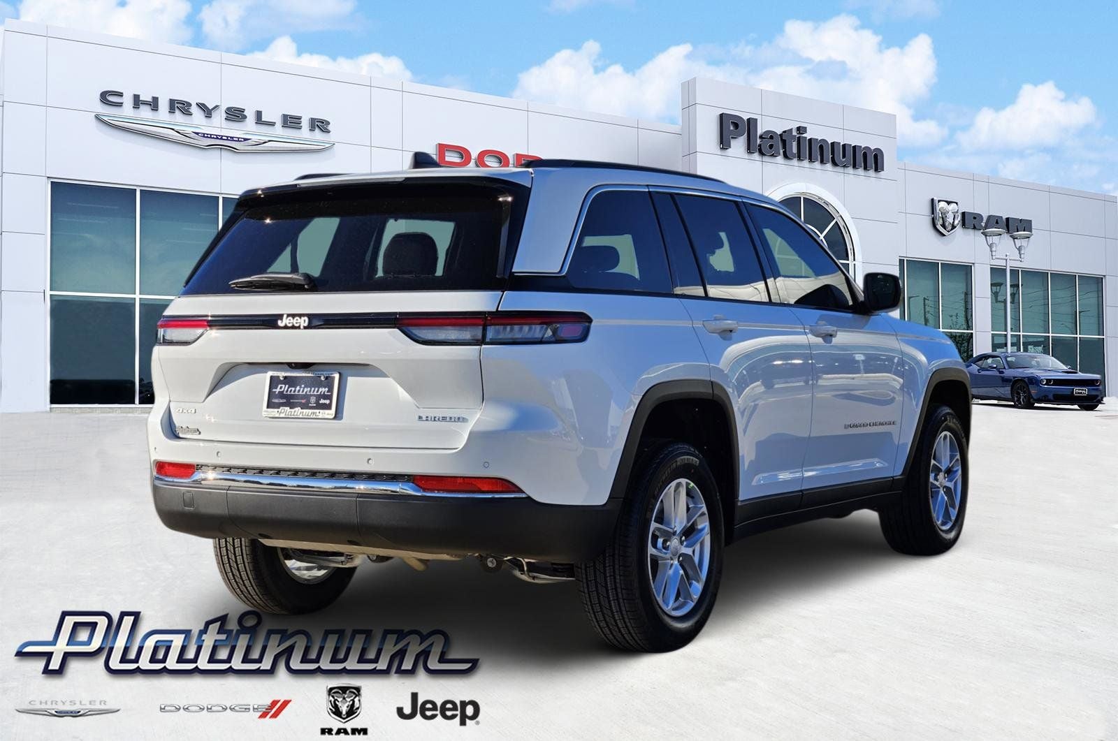 2025 Jeep Grand Cherokee GRAND CHEROKEE LAREDO X 4X4