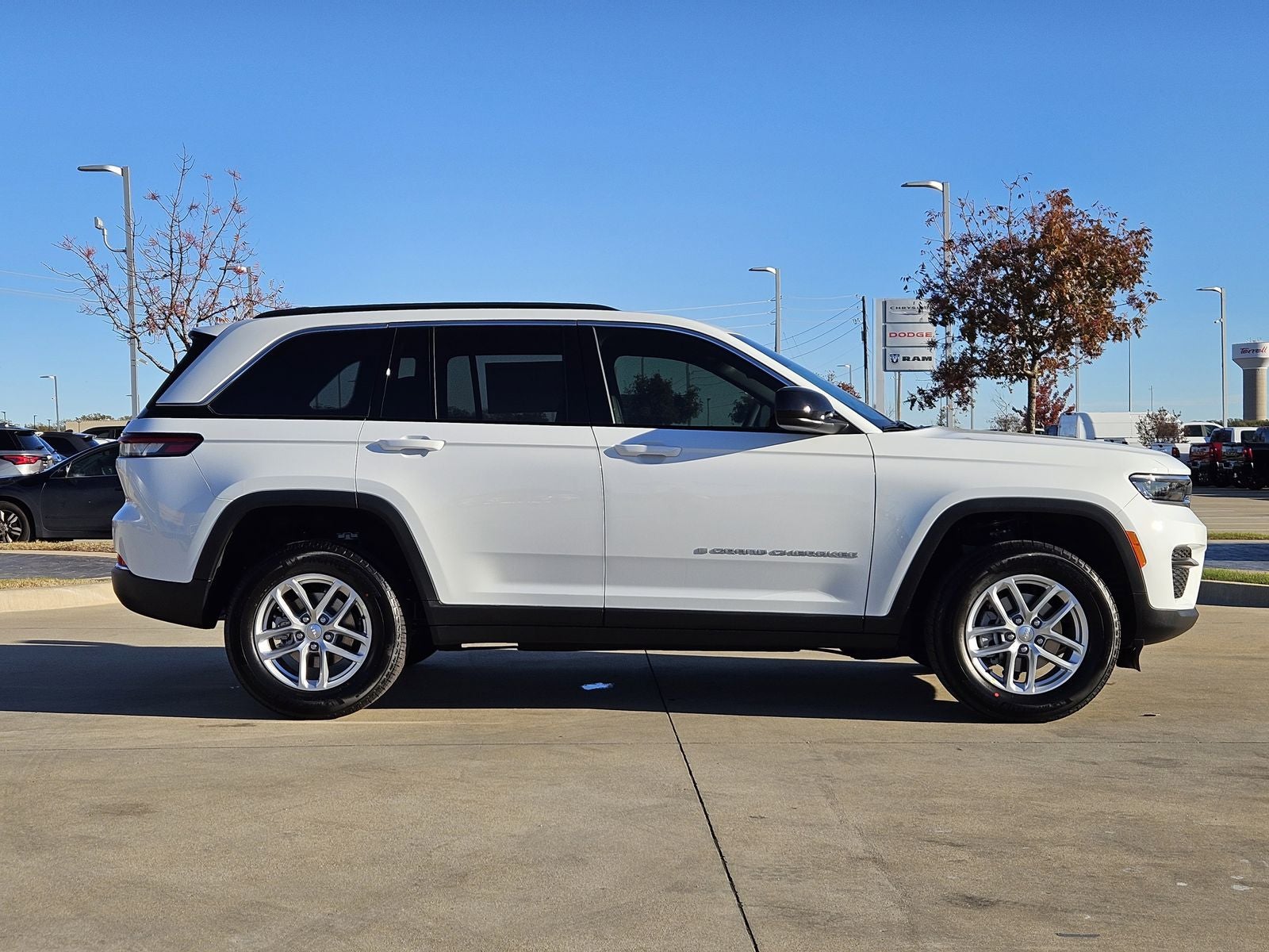 2025 Jeep Grand Cherokee GRAND CHEROKEE LAREDO X 4X4
