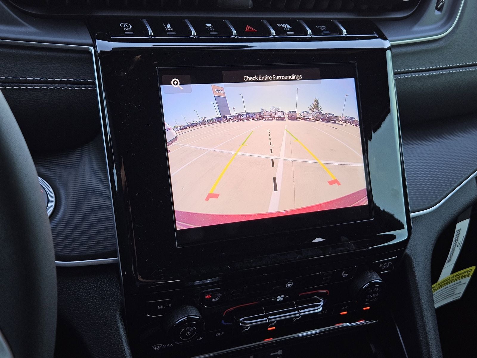 2025 Jeep Grand Cherokee GRAND CHEROKEE LAREDO 4X4