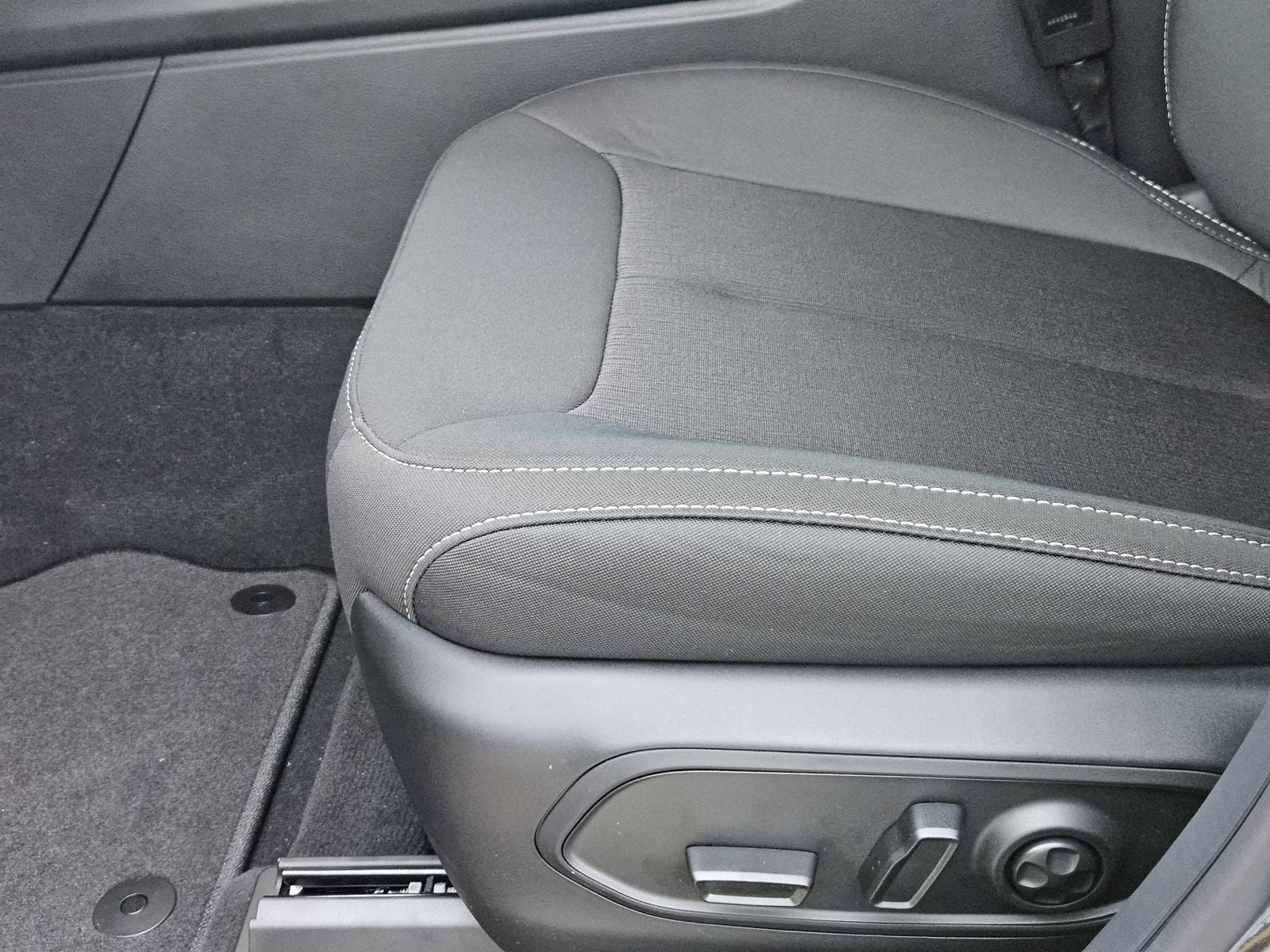 2025 Jeep Grand Cherokee L GRAND CHEROKEE L LAREDO X 4X2