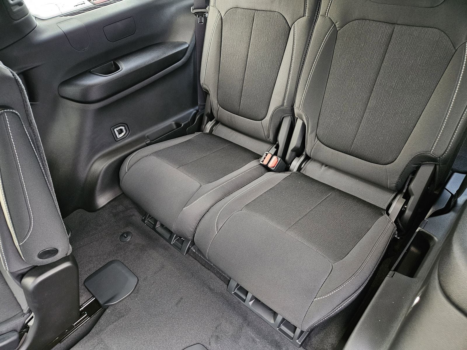 2025 Jeep Grand Cherokee L GRAND CHEROKEE L LAREDO X 4X2