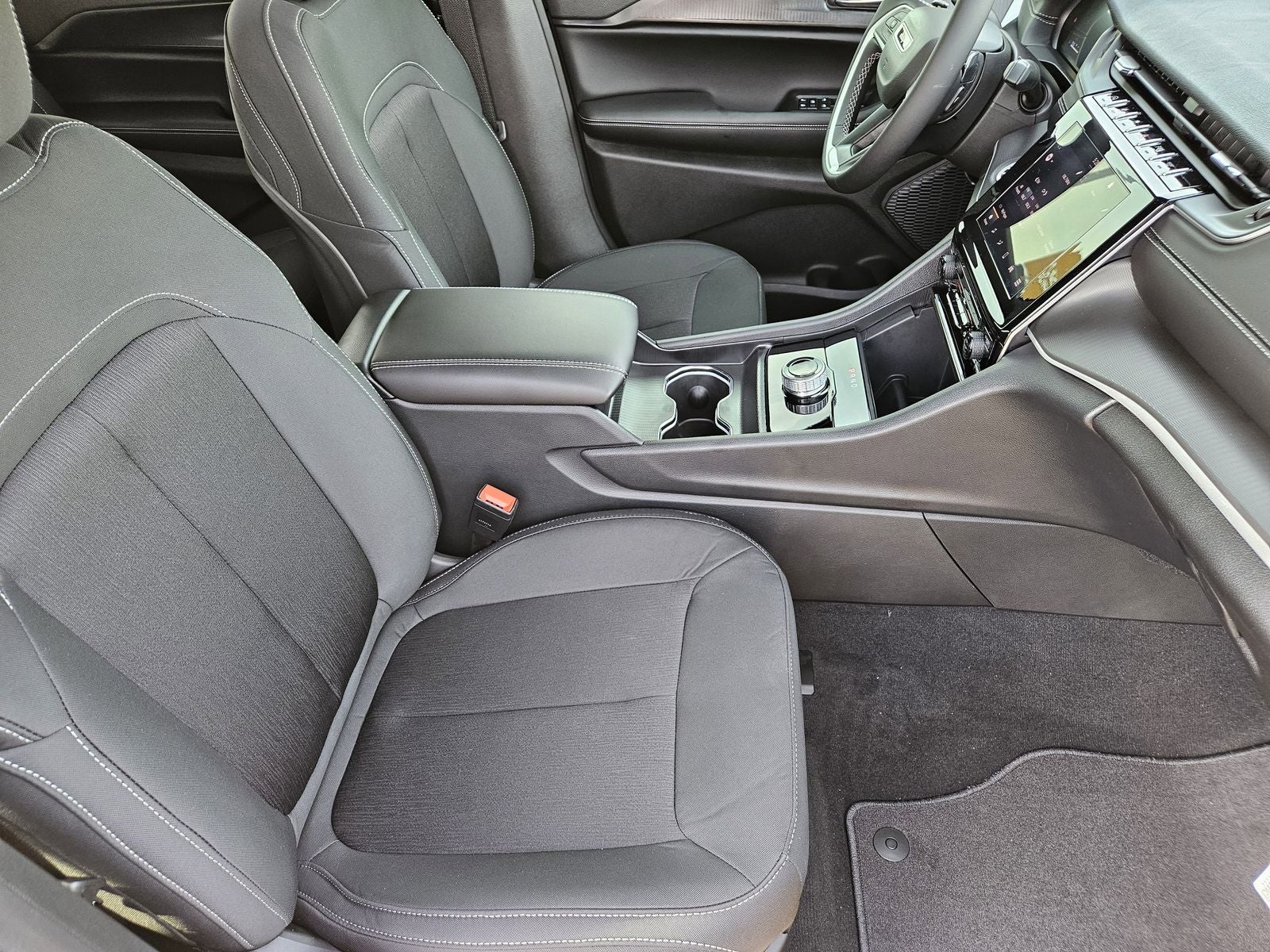 2025 Jeep Grand Cherokee L GRAND CHEROKEE L LAREDO X 4X2